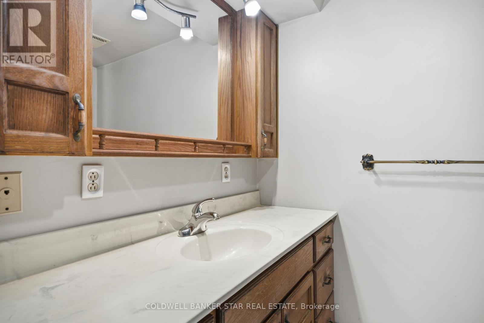 179 Main Street, North Middlesex, Ontario  N0M 1A0 - Photo 17 - X12937958