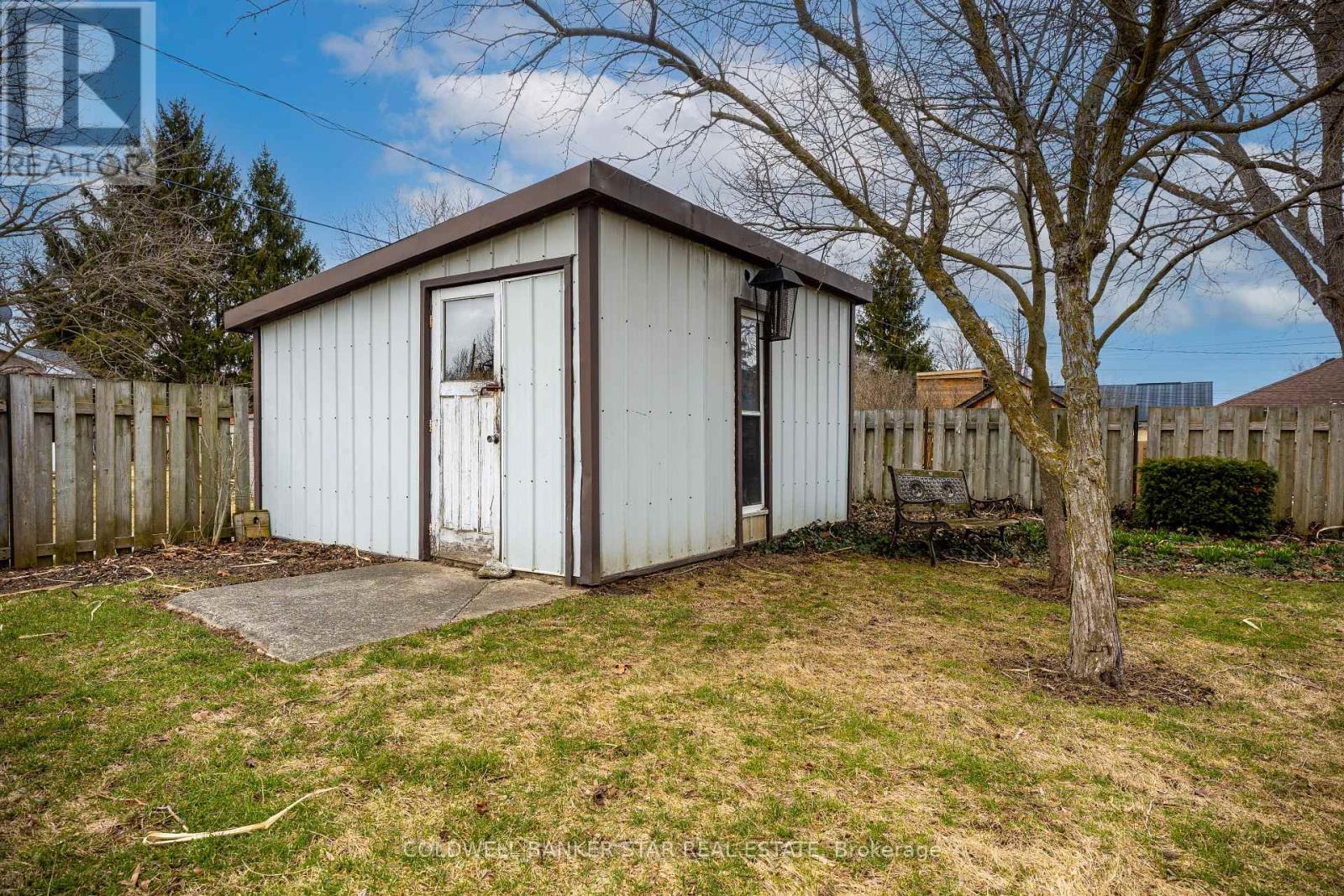 179 Main Street, North Middlesex, Ontario  N0M 1A0 - Photo 4 - X12937958