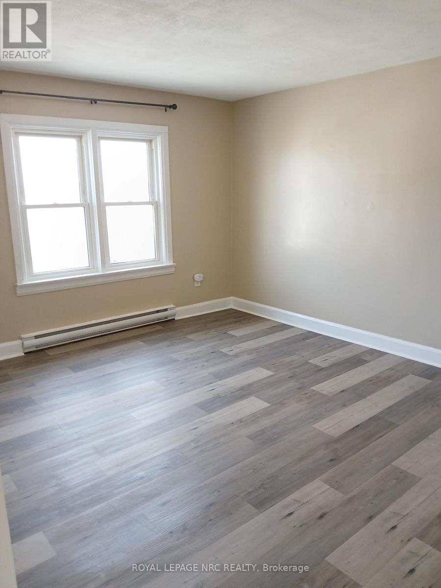 Upper Unit - 10 Beech Street, St. Catharines, Ontario  L2R 2B5 - Photo 10 - X12937978