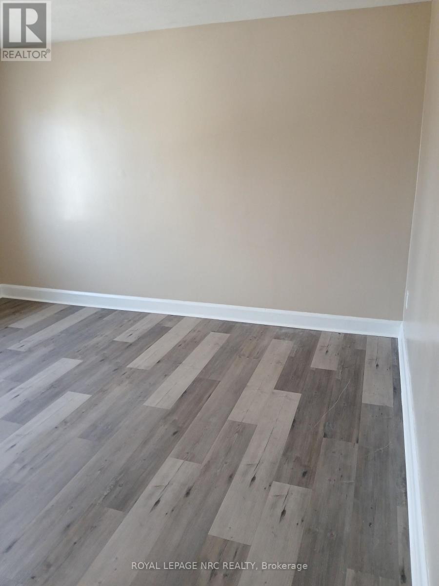 Upper Unit - 10 Beech Street, St. Catharines, Ontario  L2R 2B5 - Photo 11 - X12937978