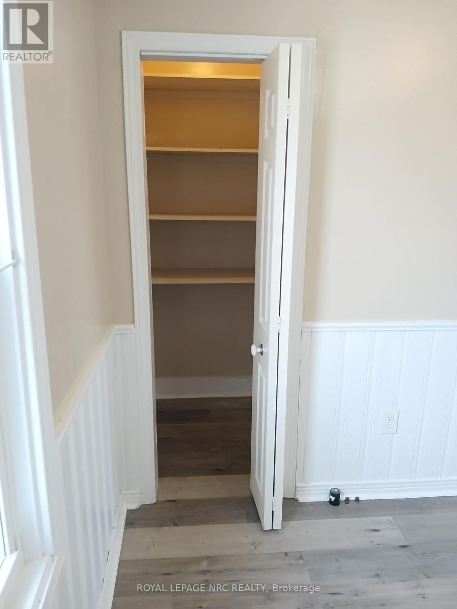 Upper Unit - 10 Beech Street, St. Catharines, Ontario  L2R 2B5 - Photo 4 - X12937978