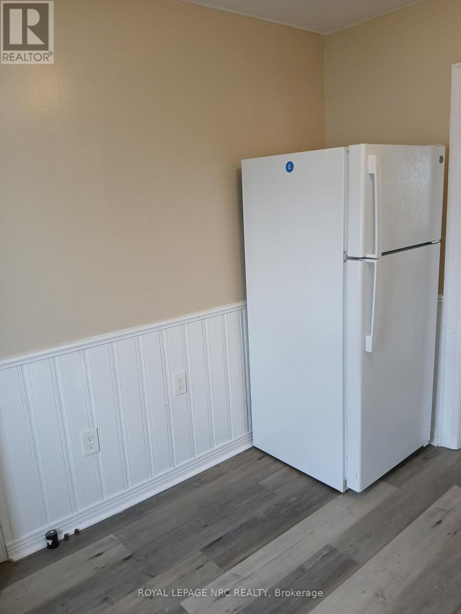 Upper Unit - 10 Beech Street, St. Catharines, Ontario  L2R 2B5 - Photo 5 - X12937978