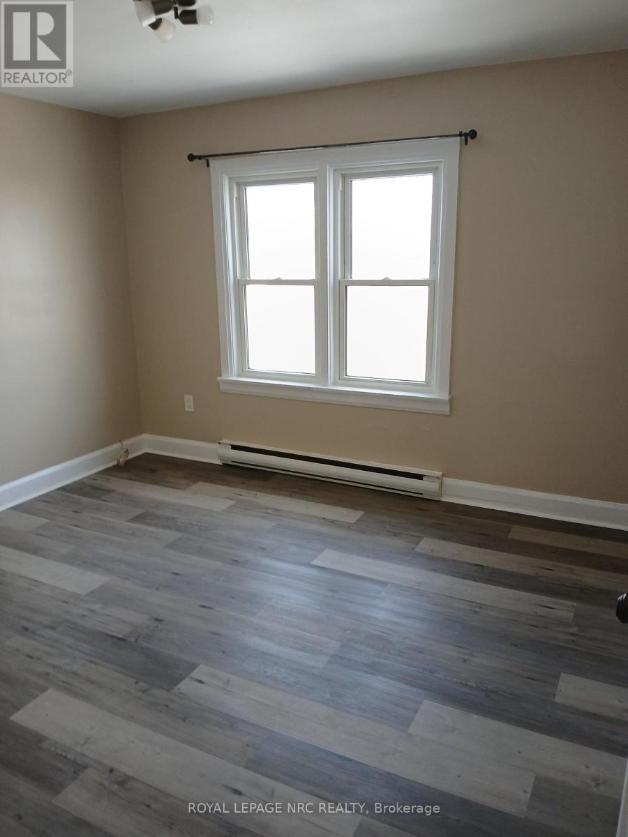 Upper Unit - 10 Beech Street, St. Catharines, Ontario  L2R 2B5 - Photo 7 - X12937978