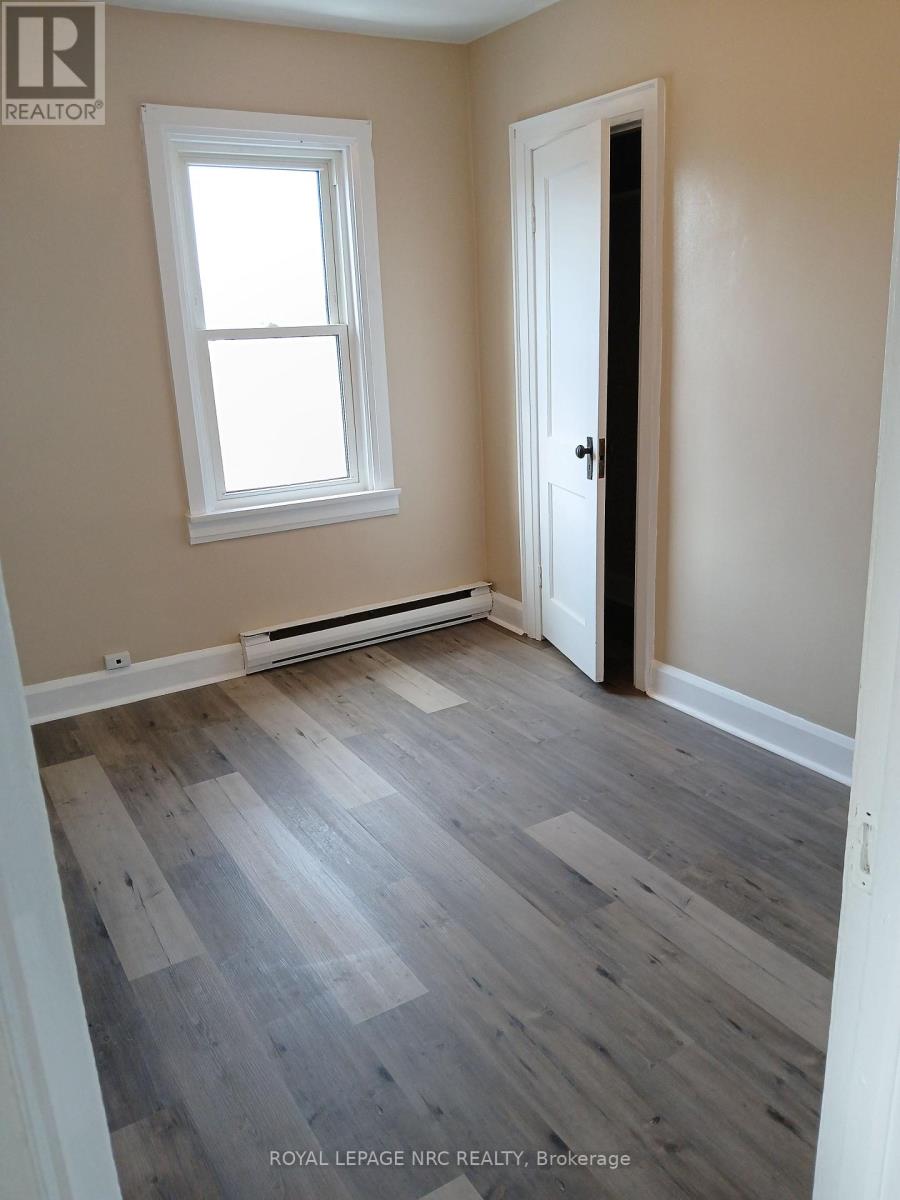 Upper Unit - 10 Beech Street, St. Catharines, Ontario  L2R 2B5 - Photo 9 - X12937978