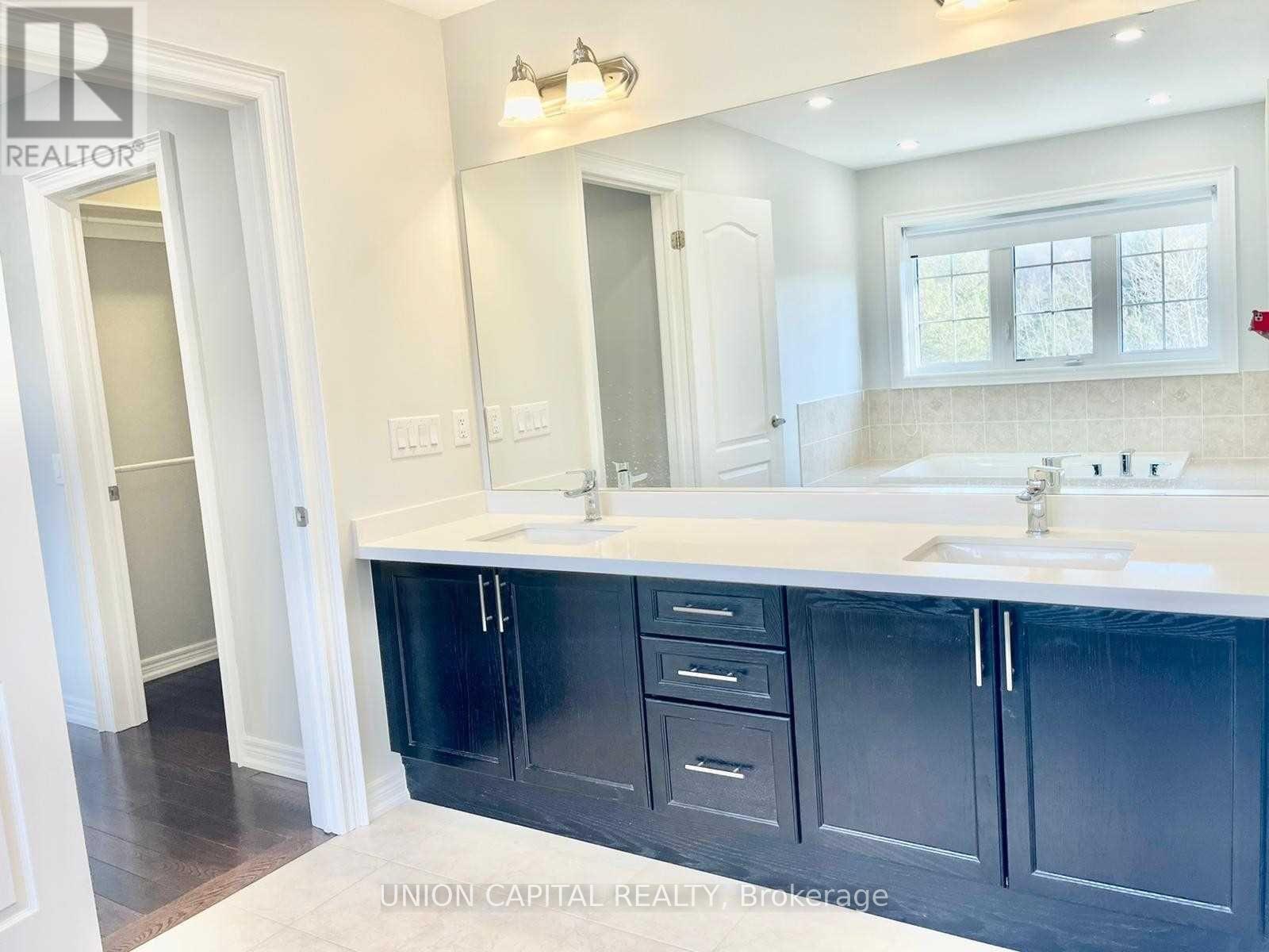 707 Clifford Perry Place, Newmarket, Ontario L3X 0J4 - Photo 16 - N12937974