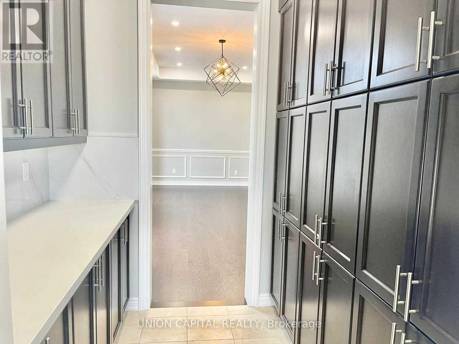 707 Clifford Perry Place, Newmarket, Ontario L3X 0J4 - Photo 4 - N12937974