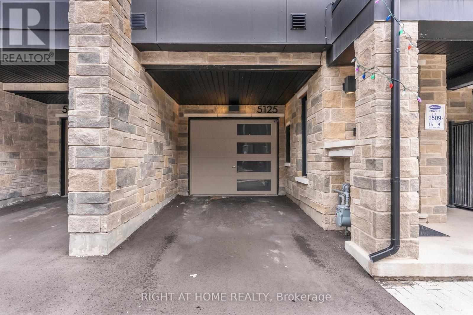 5125 Vetere Street, Mississauga, Ontario L5M 2S8 - Photo 2 - W12937962