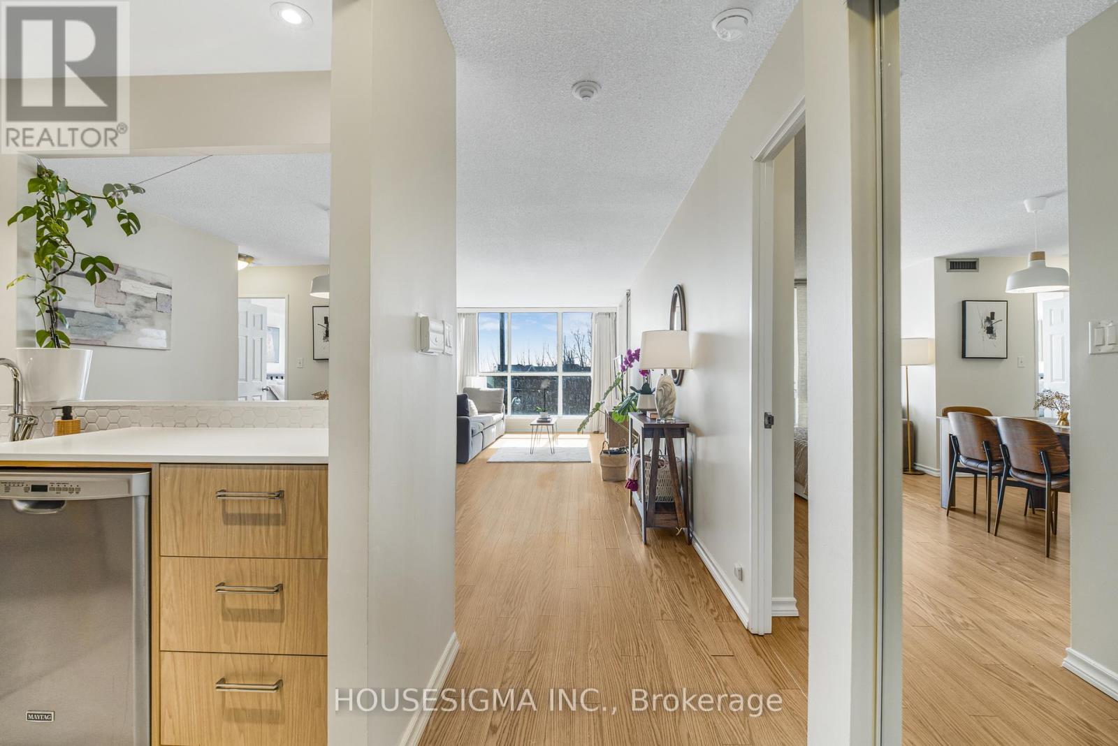 438 - 22 Southport Street, Toronto, Ontario M6S 4Y9 - Photo 2 - W12937982