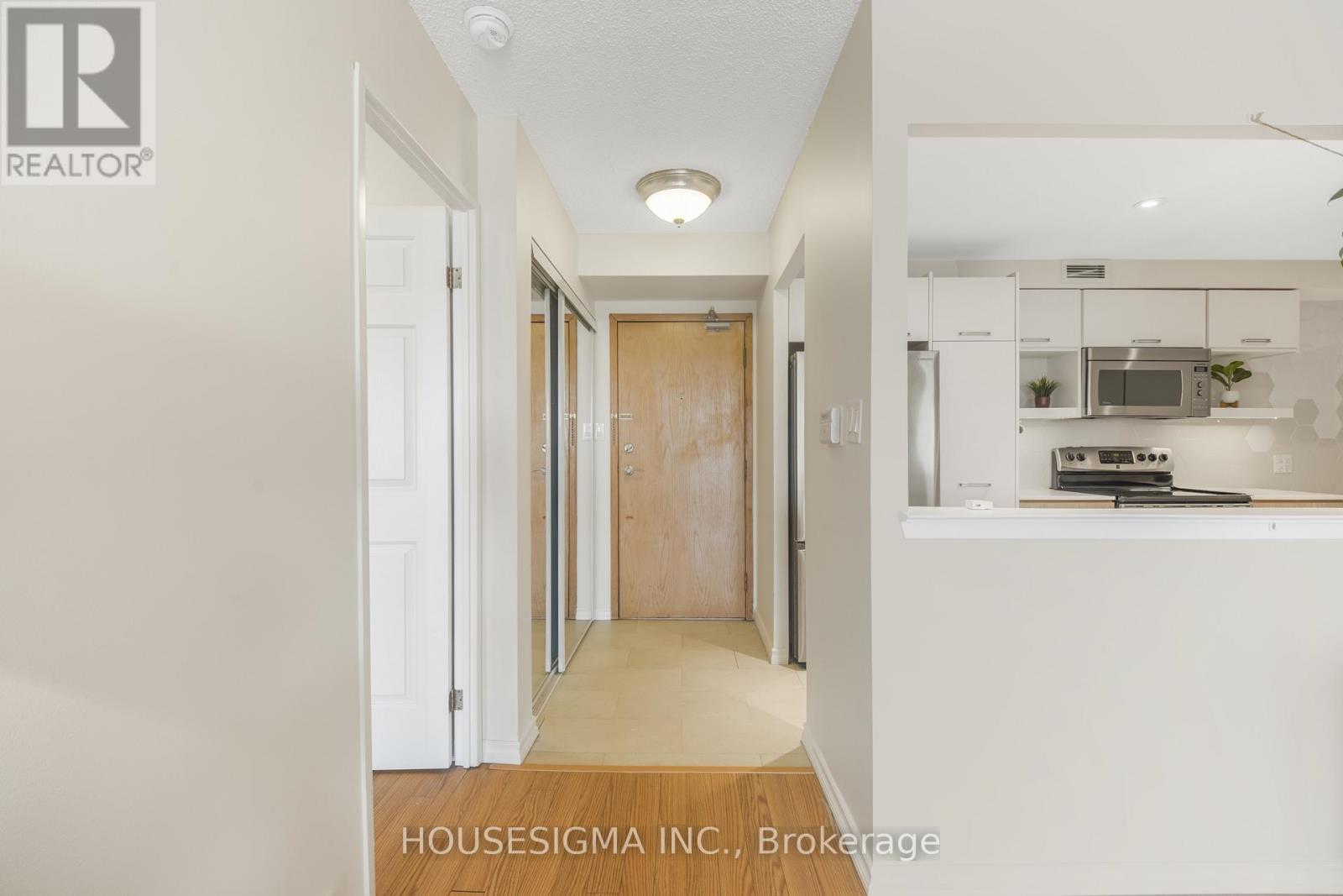 438 - 22 Southport Street, Toronto, Ontario M6S 4Y9 - Photo 3 - W12937982