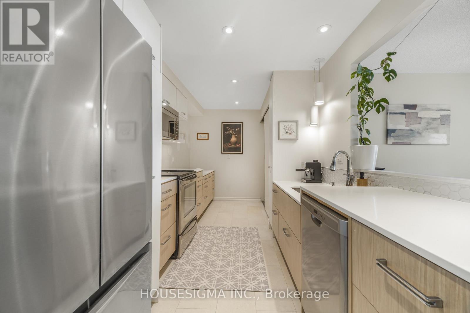 438 - 22 Southport Street, Toronto, Ontario M6S 4Y9 - Photo 4 - W12937982