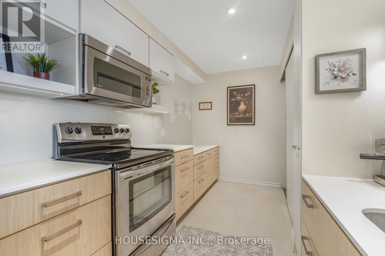 438 - 22 Southport Street, Toronto, Ontario M6S 4Y9 - Photo 5 - W12937982