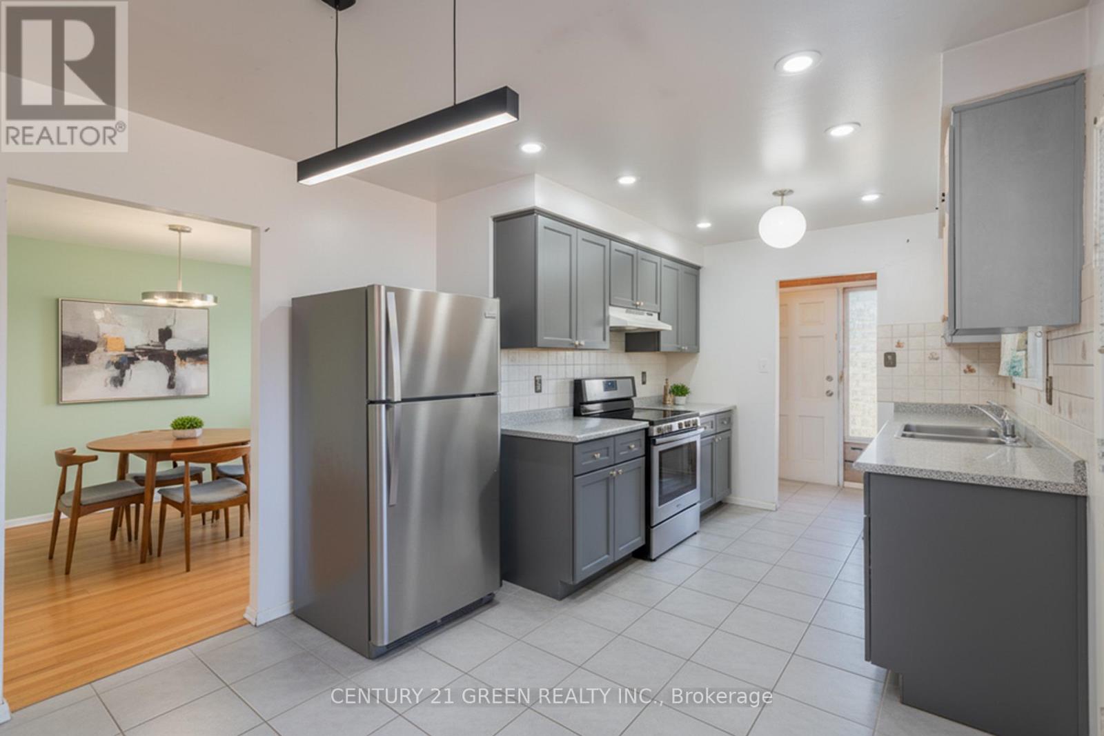 729 West 5th Street, Hamilton, Ontario  L9C 3R3 - Photo 17 - X12937976