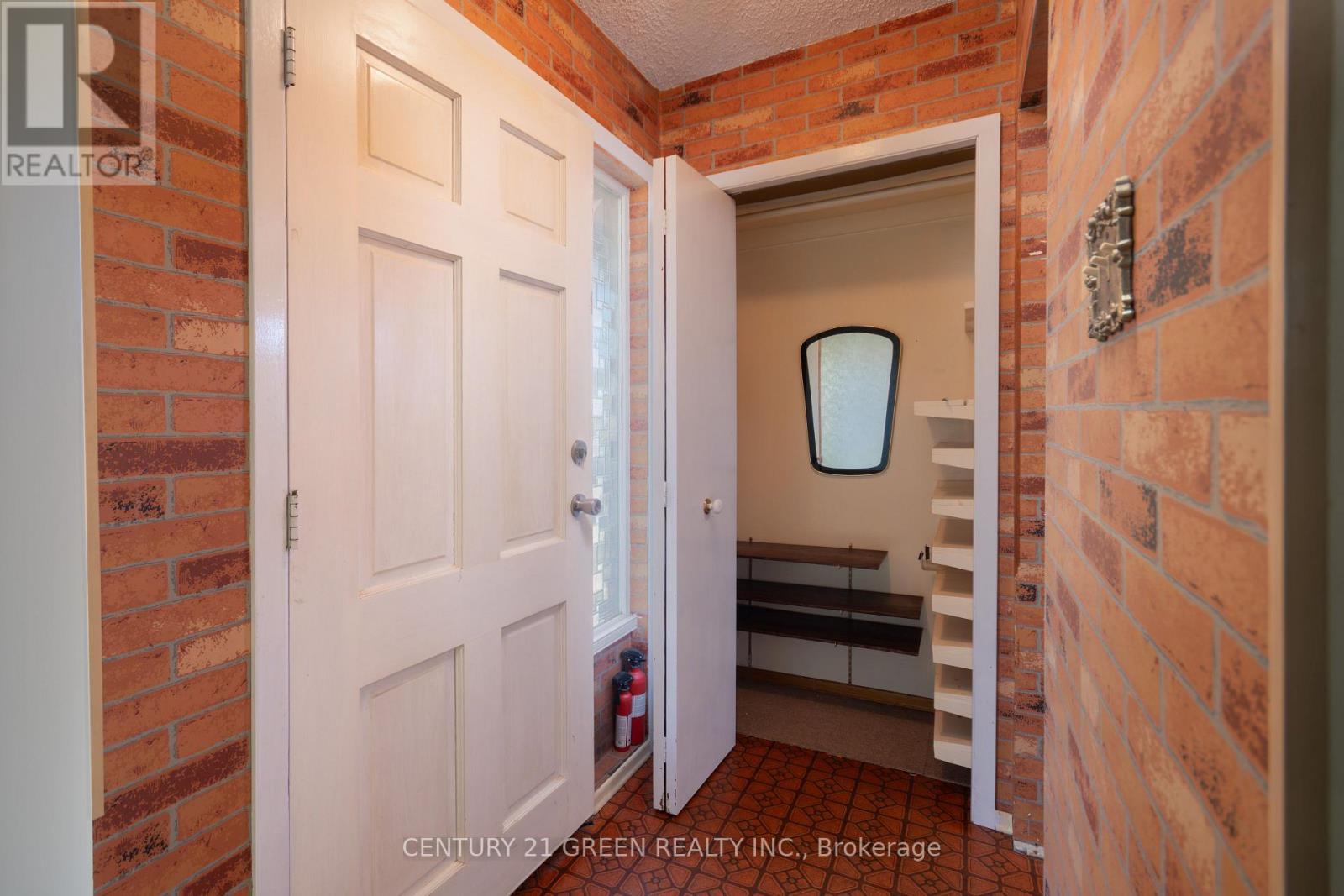 729 West 5th Street, Hamilton, Ontario  L9C 3R3 - Photo 5 - X12937976