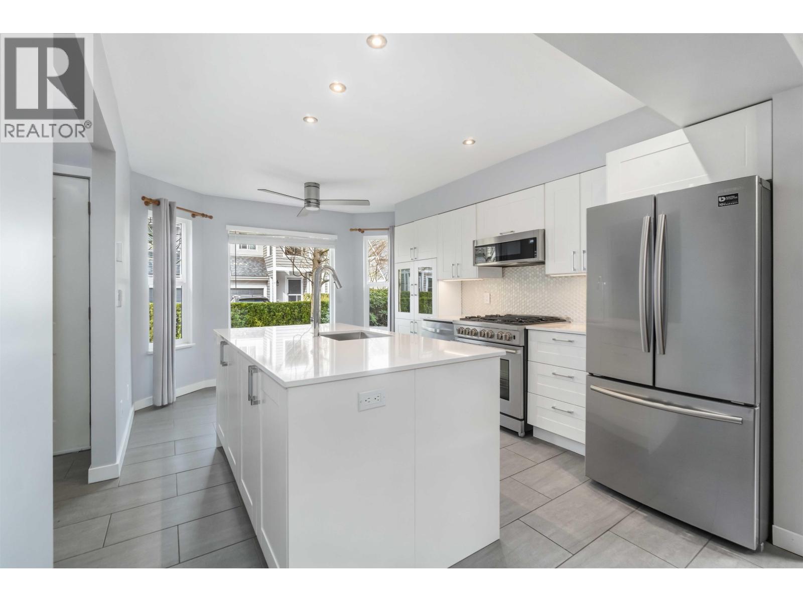 5 1135 Lansdowne Drive, Coquitlam, British Columbia  V3B 7K6 - Photo 4 - R3104349