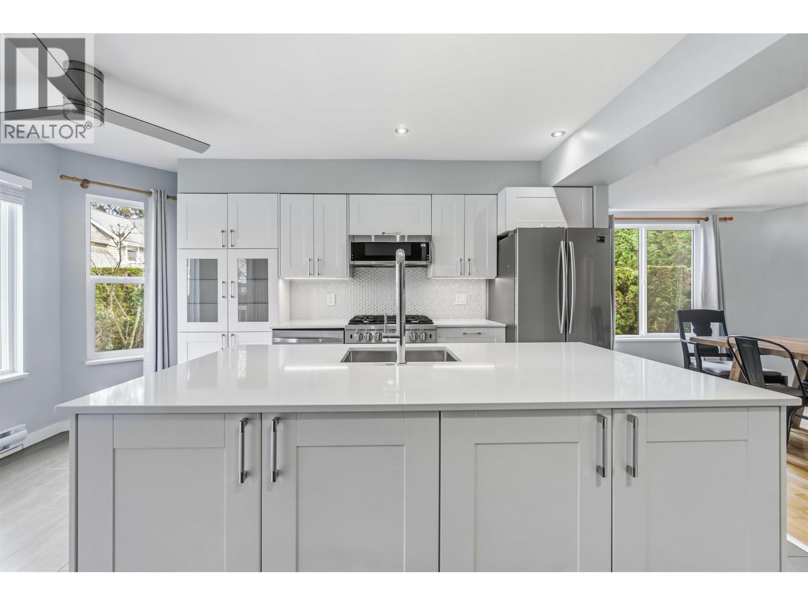 5 1135 Lansdowne Drive, Coquitlam, British Columbia  V3B 7K6 - Photo 3 - R3104349