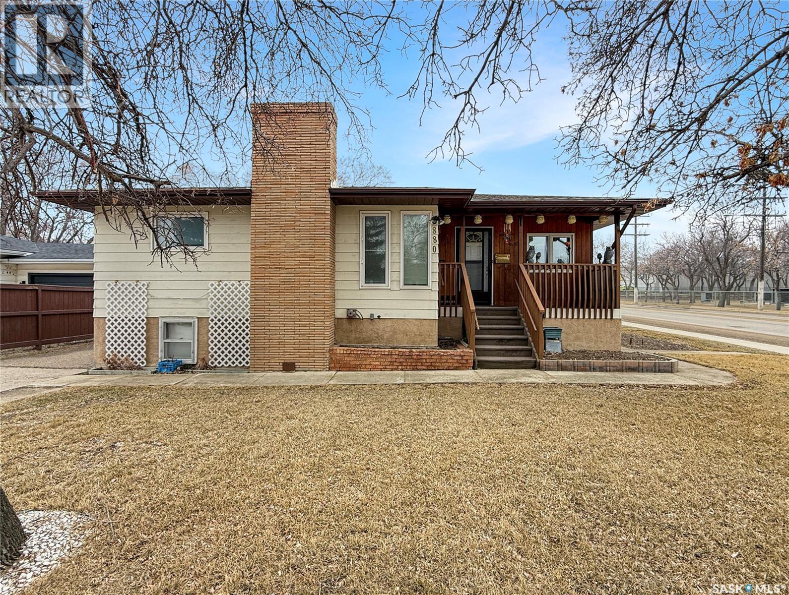 880 3rd Avenue Ne, Swift Current, Saskatchewan  S9H 2H8 - Photo 1 - SK031657