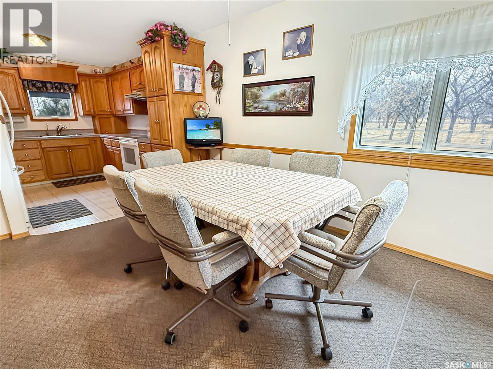 880 3rd Avenue Ne, Swift Current, Saskatchewan  S9H 2H8 - Photo 2 - SK031657