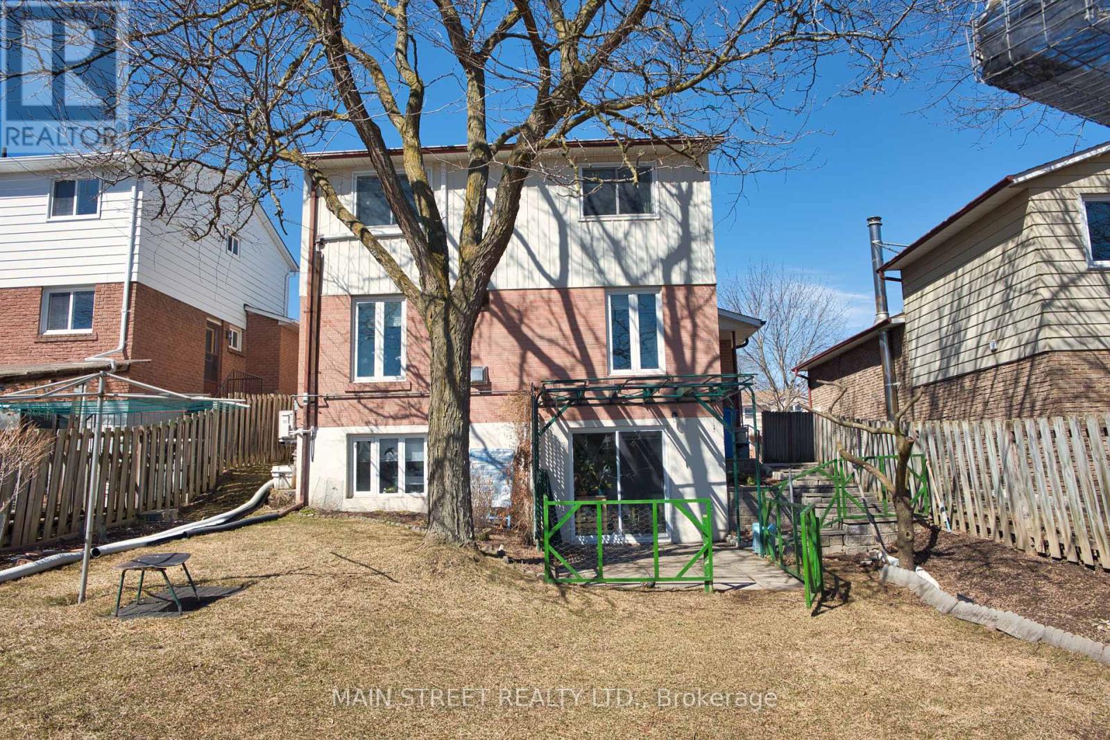 204 Robinson Drive, Newmarket, Ontario  L3Y 5M5 - Photo 18 - N12937708