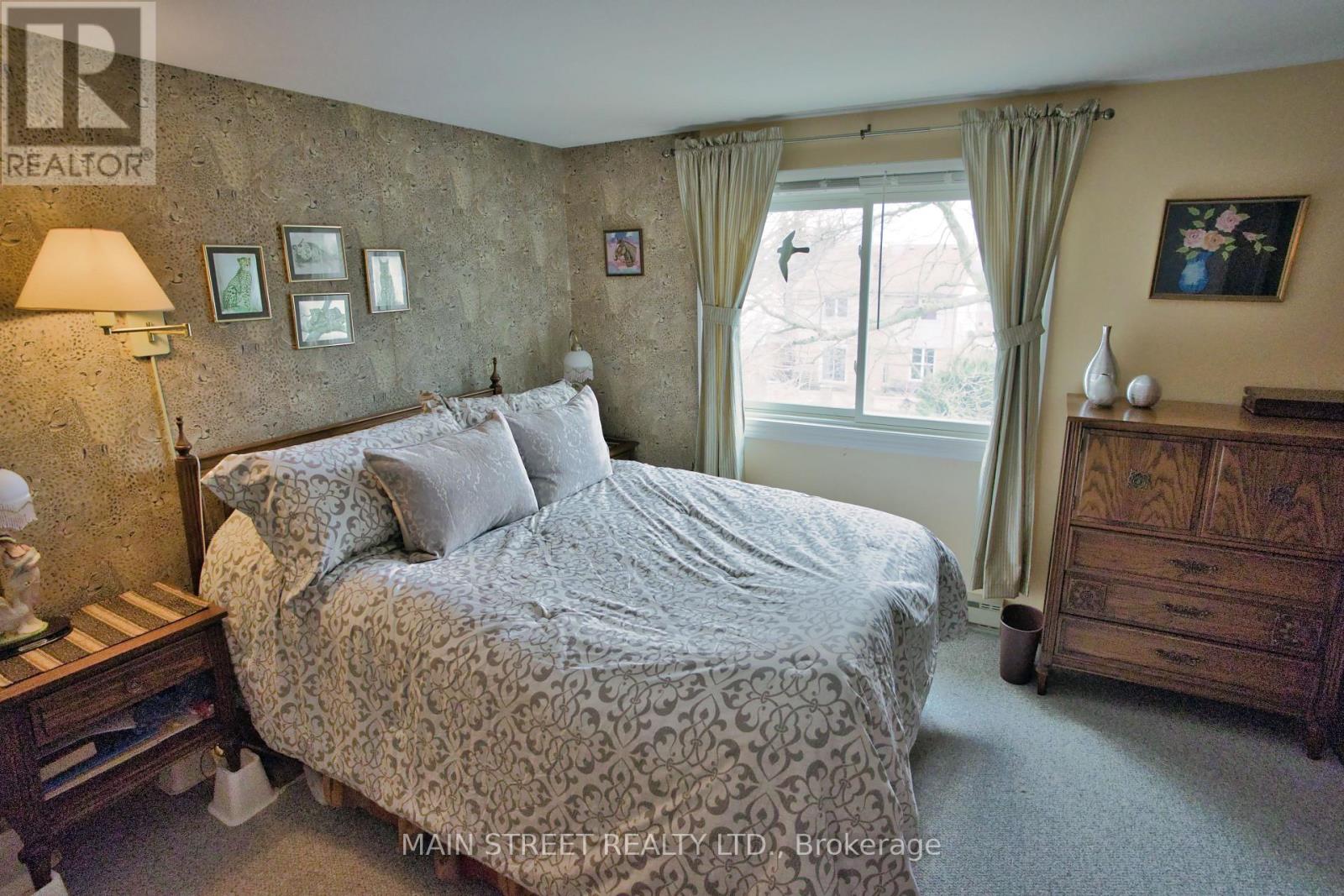 204 Robinson Drive, Newmarket, Ontario  L3Y 5M5 - Photo 7 - N12937708