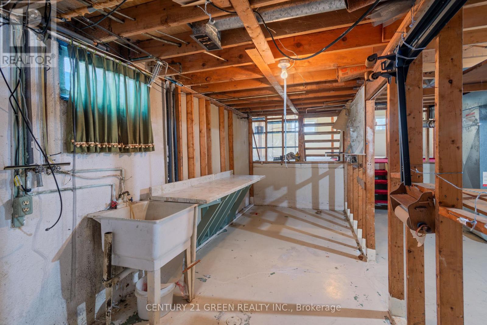 729 West 5th Street, Hamilton, Ontario  L9C 3R3 - Photo 35 - X12937976