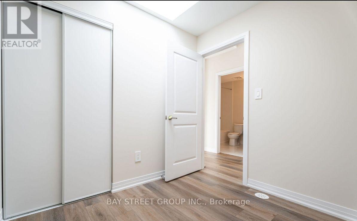 102 - 1585 Rose Way, Milton, Ontario  L9T 7E7 - Photo 4 - W12922296