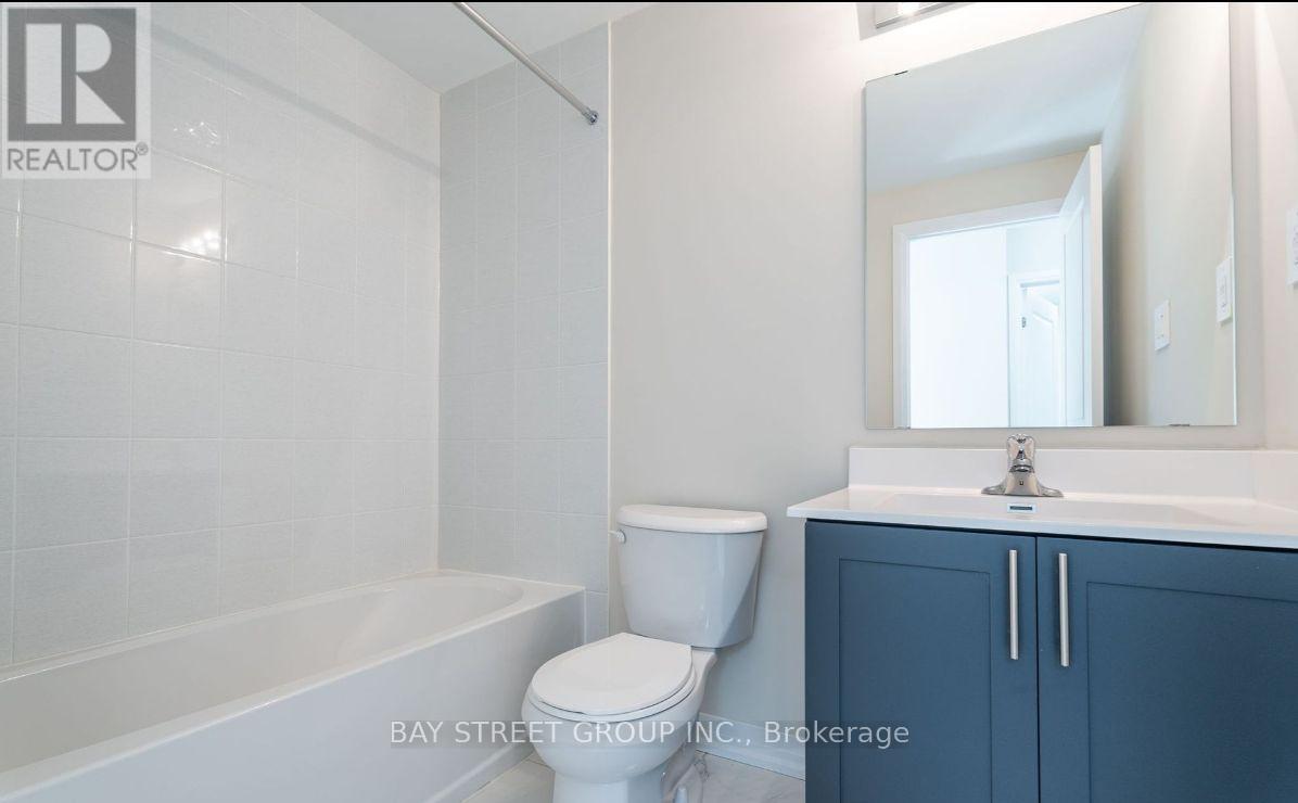 102 - 1585 Rose Way, Milton, Ontario  L9T 7E7 - Photo 5 - W12922296