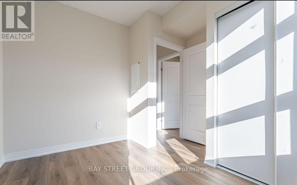 102 - 1585 Rose Way, Milton, Ontario  L9T 7E7 - Photo 8 - W12922296