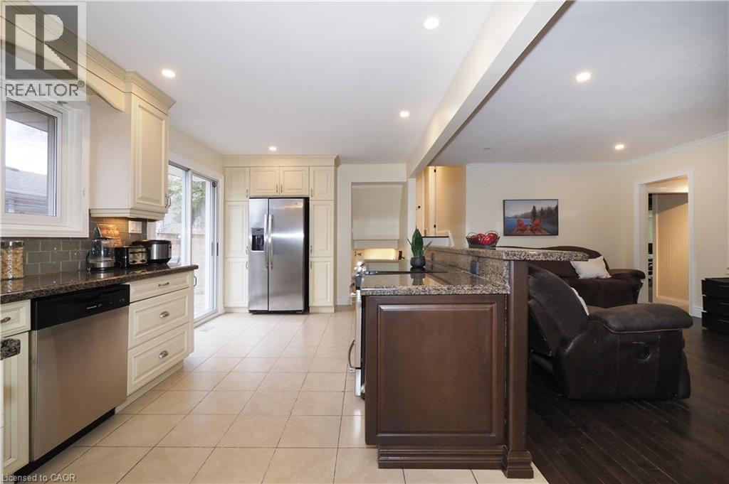 163 Pinegrove Crescent, Waterloo, Ontario  N2L 4T9 - Photo 6 - 40814213