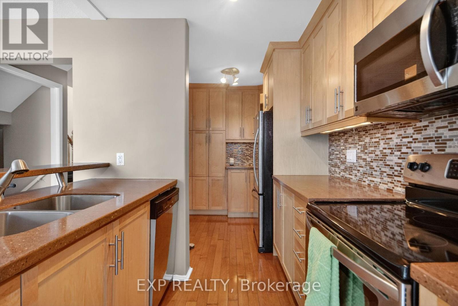 43 Hummingbird Crescent, Ottawa, Ontario  K2J 3A5 - Photo 7 - X12938042