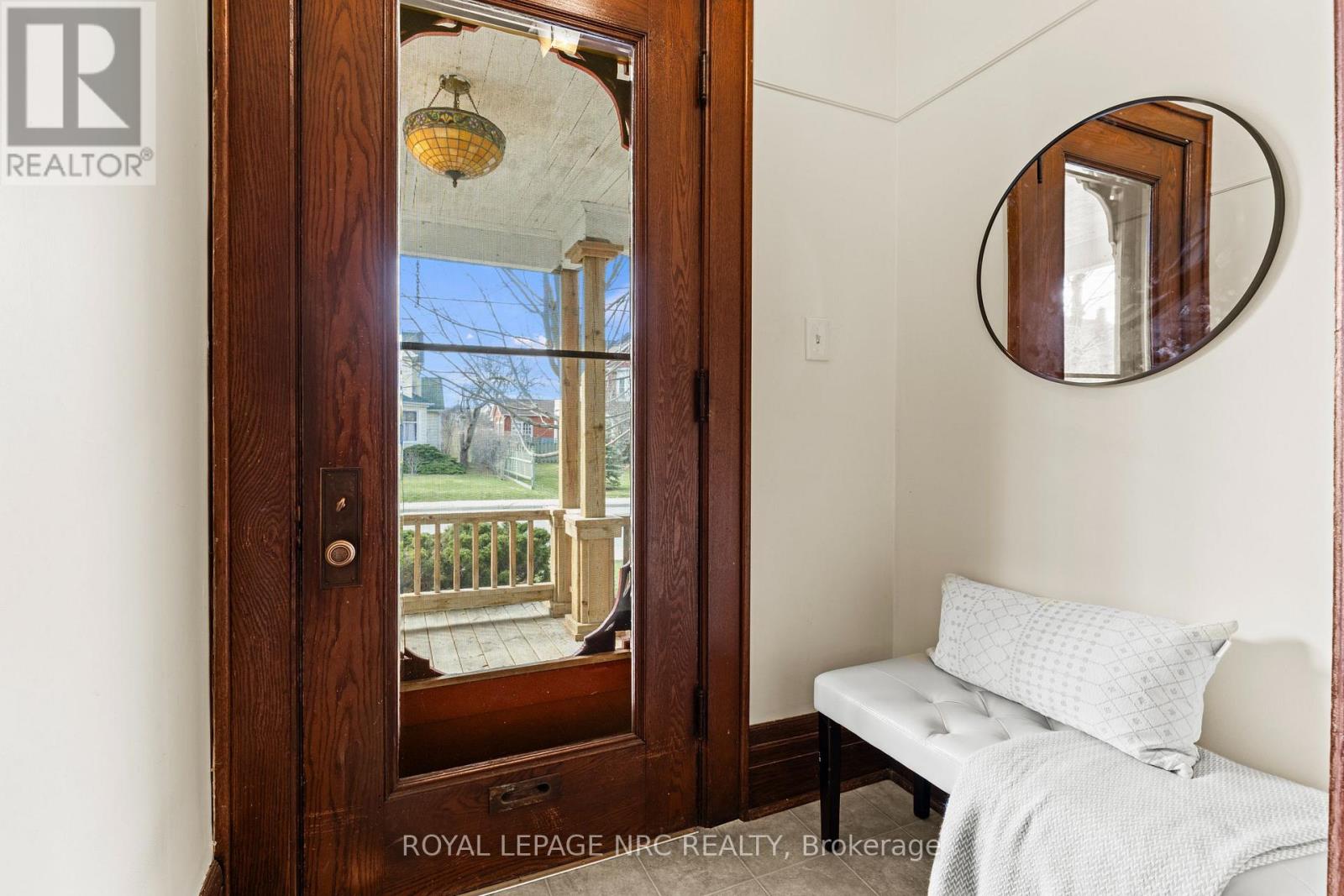 4621 Ellis Street, Niagara Falls, Ontario  L2E 1H8 - Photo 9 - X12938088