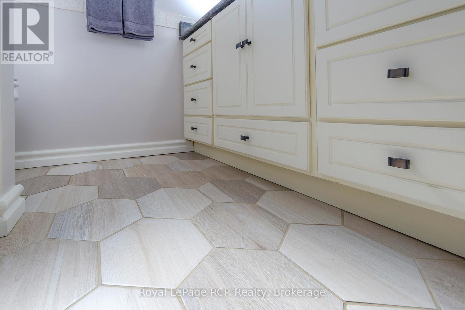 415 Waterloo Street, Saugeen Shores, Ontario  N0H 2C1 - Photo 21 - X12938080