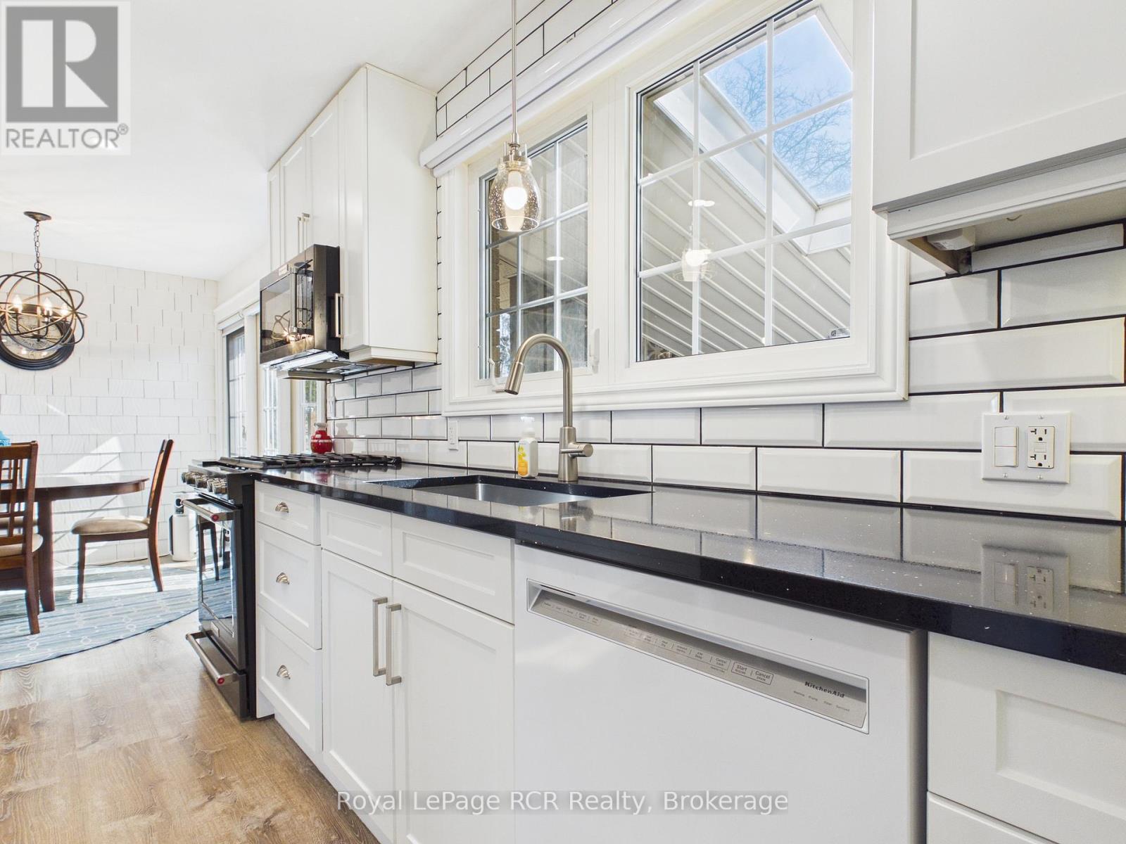 415 Waterloo Street, Saugeen Shores, Ontario  N0H 2C1 - Photo 8 - X12938080