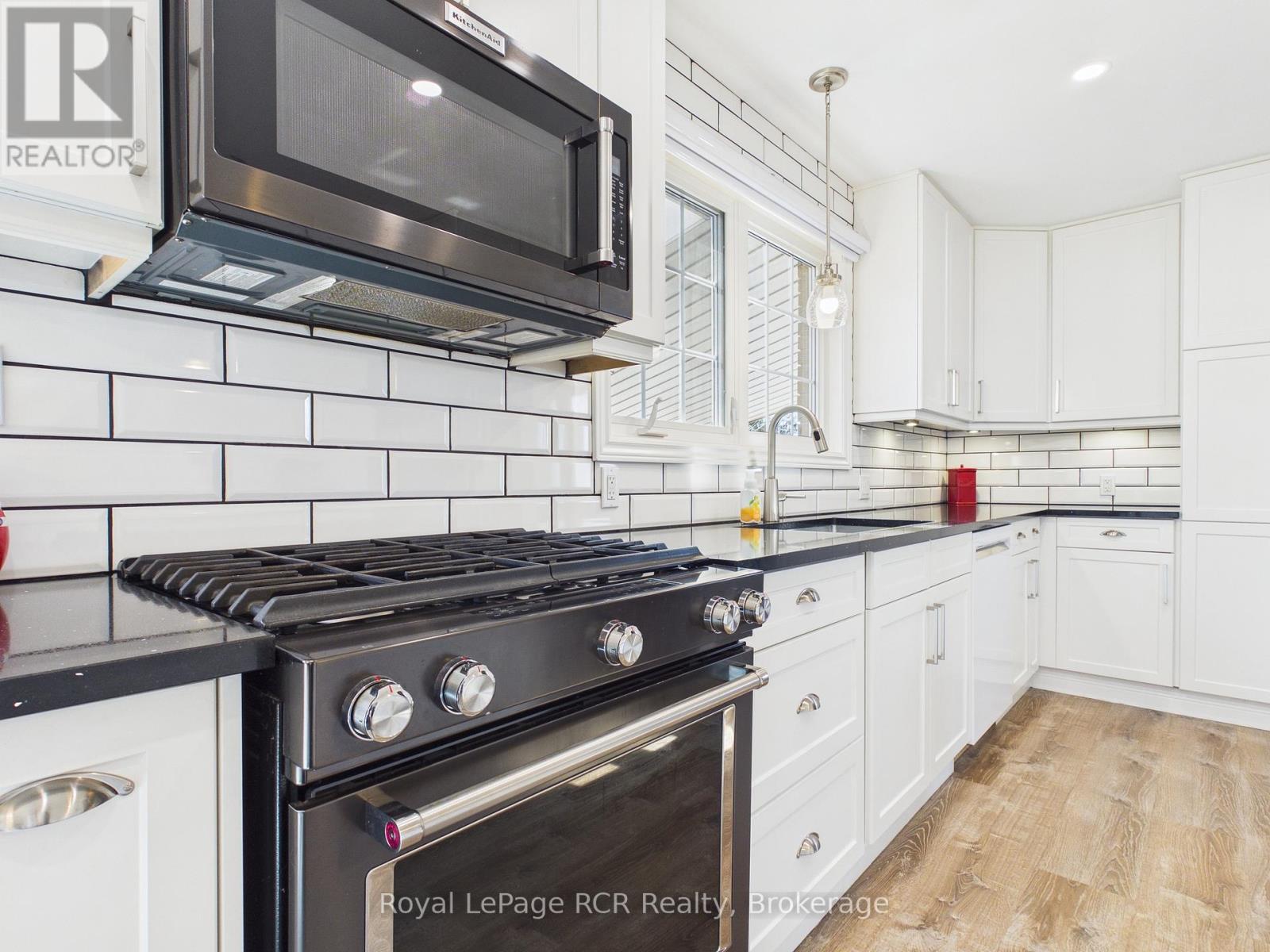 415 Waterloo Street, Saugeen Shores, Ontario  N0H 2C1 - Photo 9 - X12938080