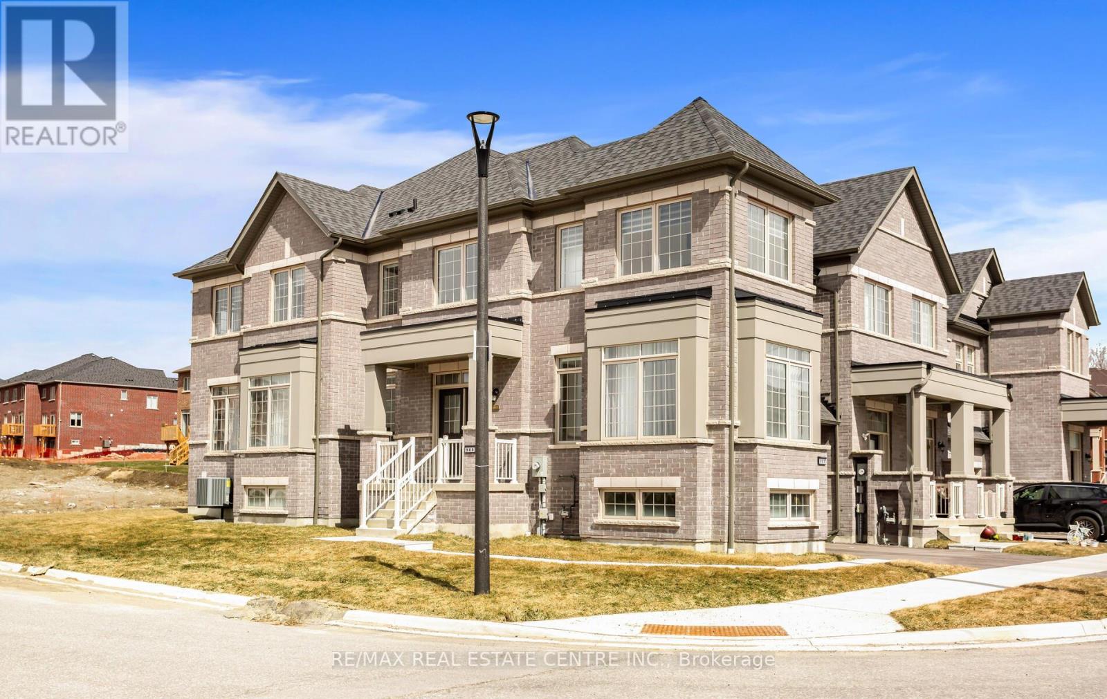 988 Grosbeak Trail, Pickering, Ontario  L1X 0P6 - Photo 3 - E12938058