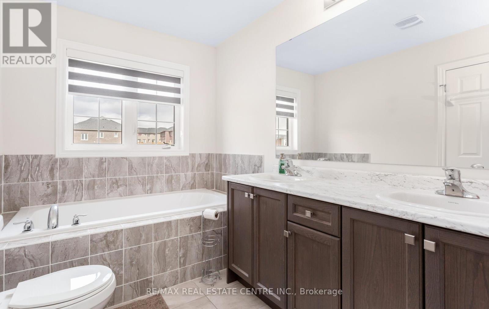 988 Grosbeak Trail, Pickering, Ontario  L1X 0P6 - Photo 38 - E12938058