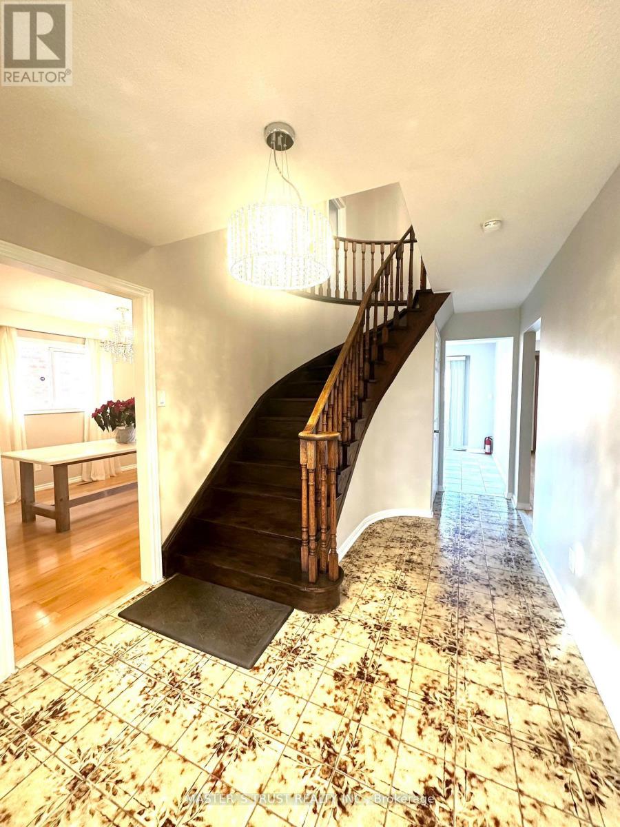 5 Empringham Crescent, Markham, Ontario  L3R 3E9 - Photo 2 - N12938008