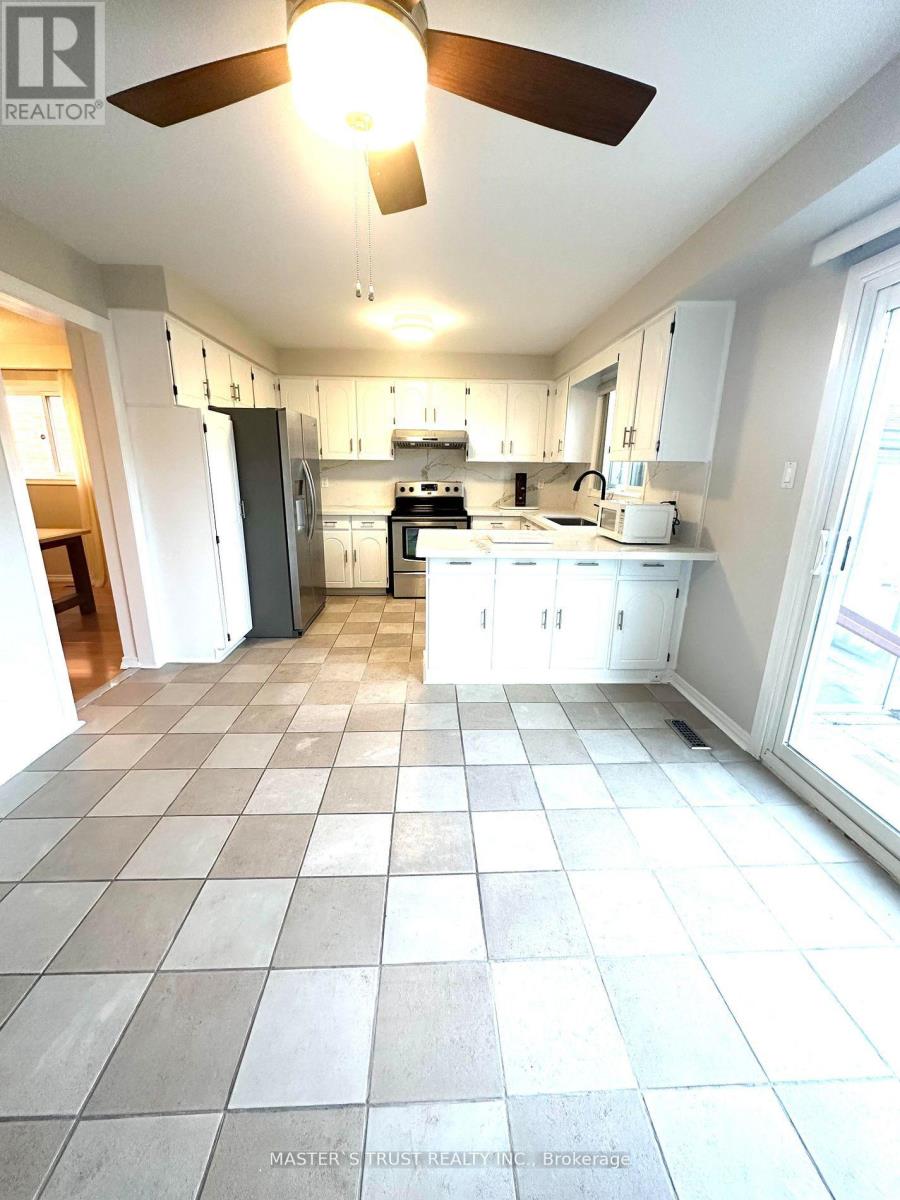 5 Empringham Crescent, Markham, Ontario  L3R 3E9 - Photo 3 - N12938008