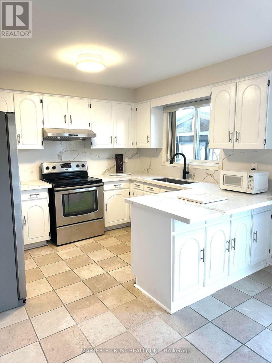 5 Empringham Crescent, Markham, Ontario  L3R 3E9 - Photo 5 - N12938008