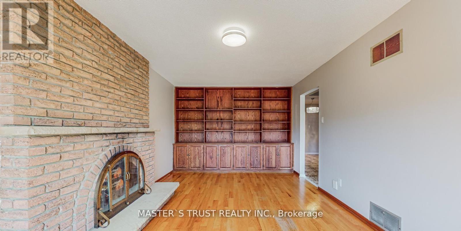 5 Empringham Crescent, Markham, Ontario  L3R 3E9 - Photo 6 - N12938008