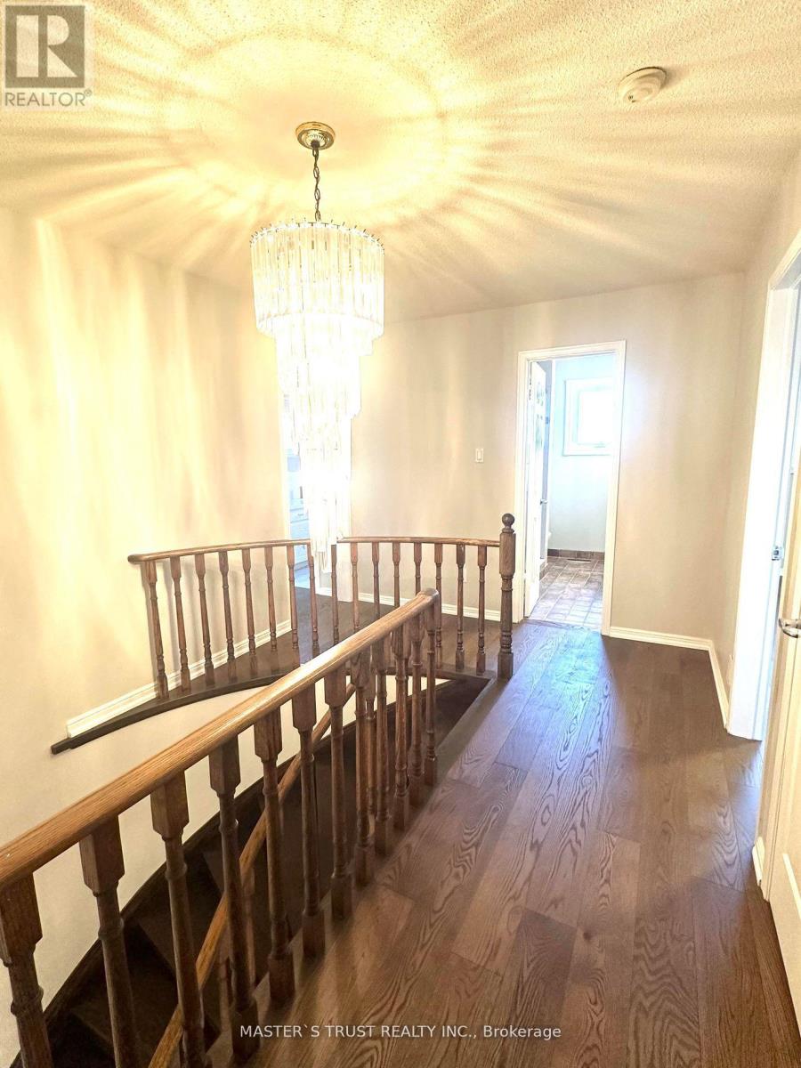 5 Empringham Crescent, Markham, Ontario  L3R 3E9 - Photo 9 - N12938008