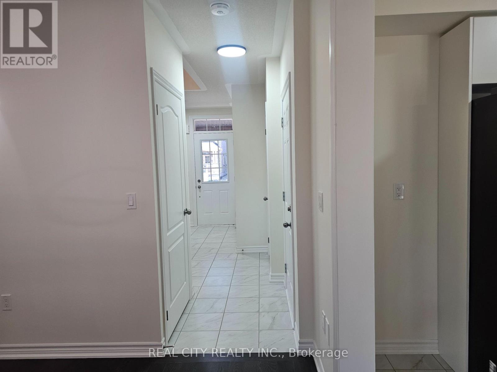 5 Heather Fullerton Road, Georgina, Ontario  L0E 1R0 - Photo 2 - N12938034