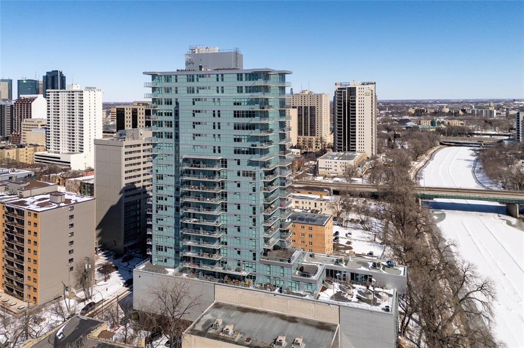 2202 390 Assiniboine Avenue, winnipeg, Manitoba
