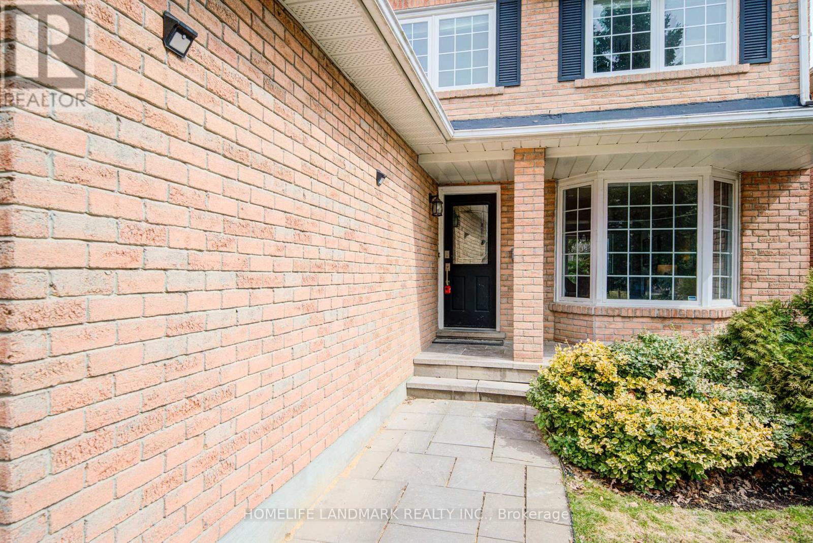 1111 Deer Run, Mississauga (Creditview), Ontario  L5C 3P7 - Photo 4 - W12938010