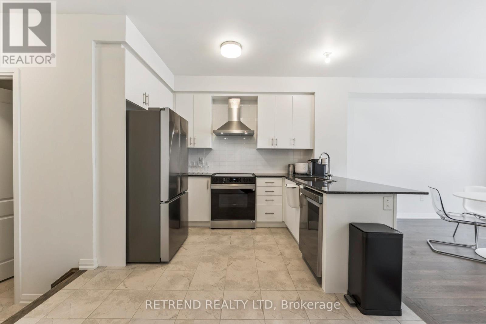 17 Moosehead Drive W, Brampton, Ontario  L7A 0B8 - Photo 6 - W12938018