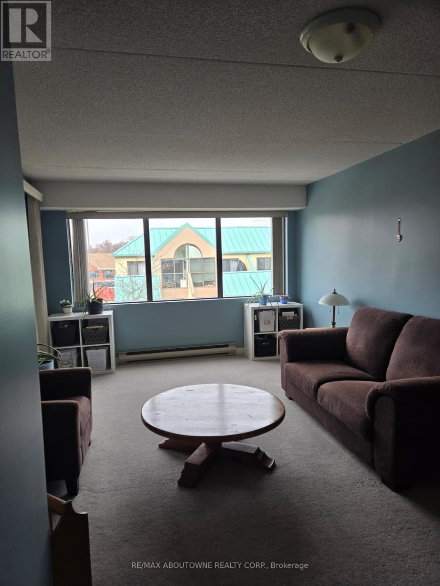 319 - 100 Bronte Road, Oakville, Ontario  L6L 6L5 - Photo 6 - W12938046