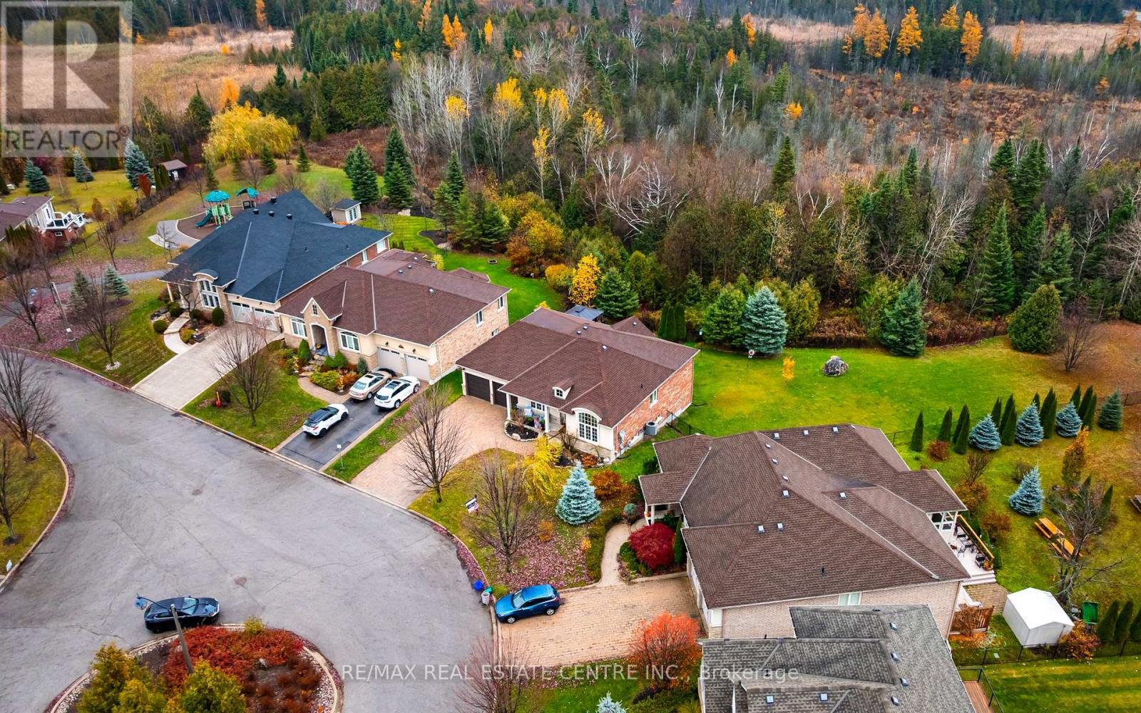 59 Young Court, Orangeville, Ontario  L9W 0A8 - Photo 5 - W12938062