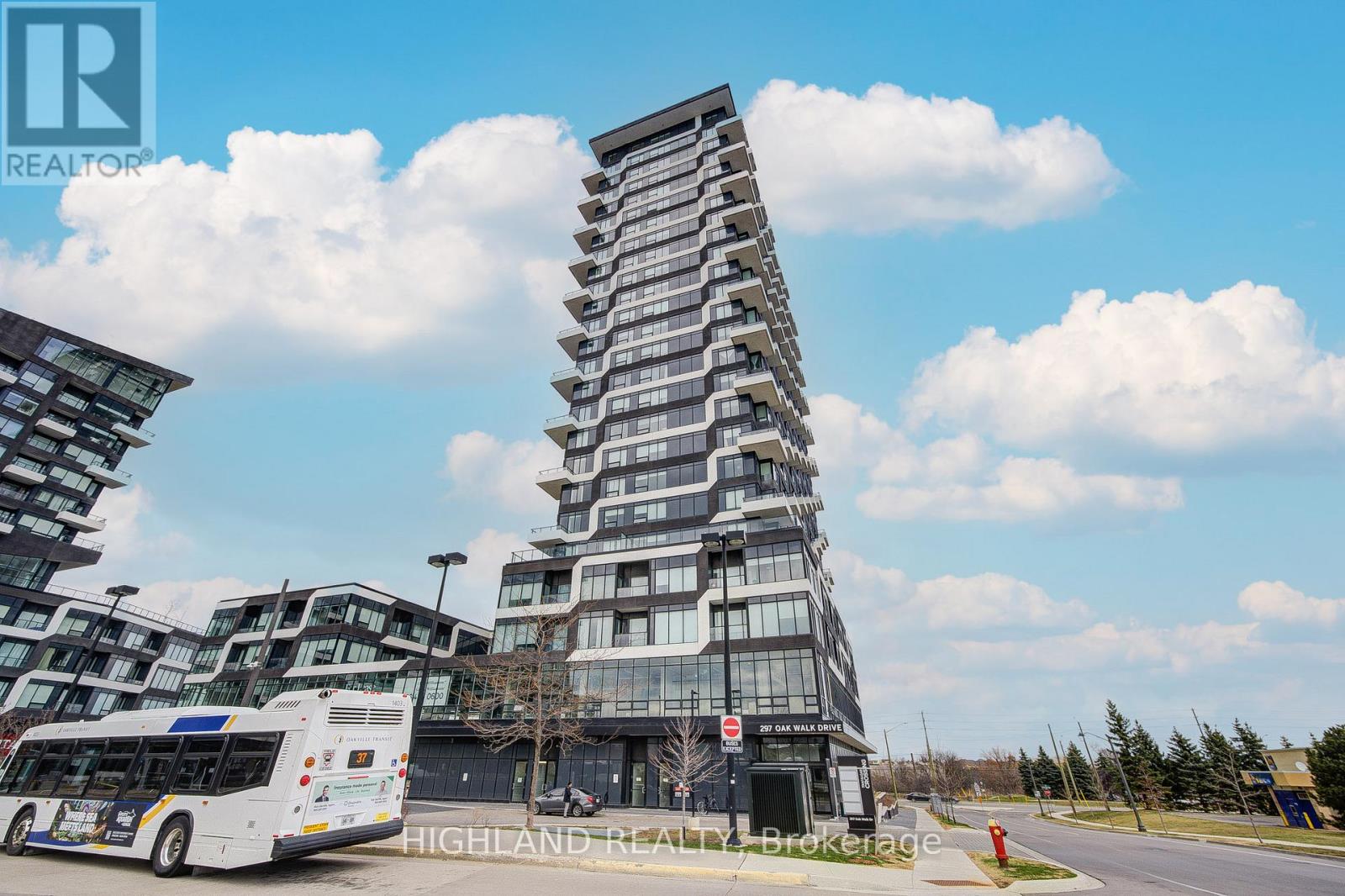 2108 - 297 OAK WALK DRIVE, Oakville, Ontario