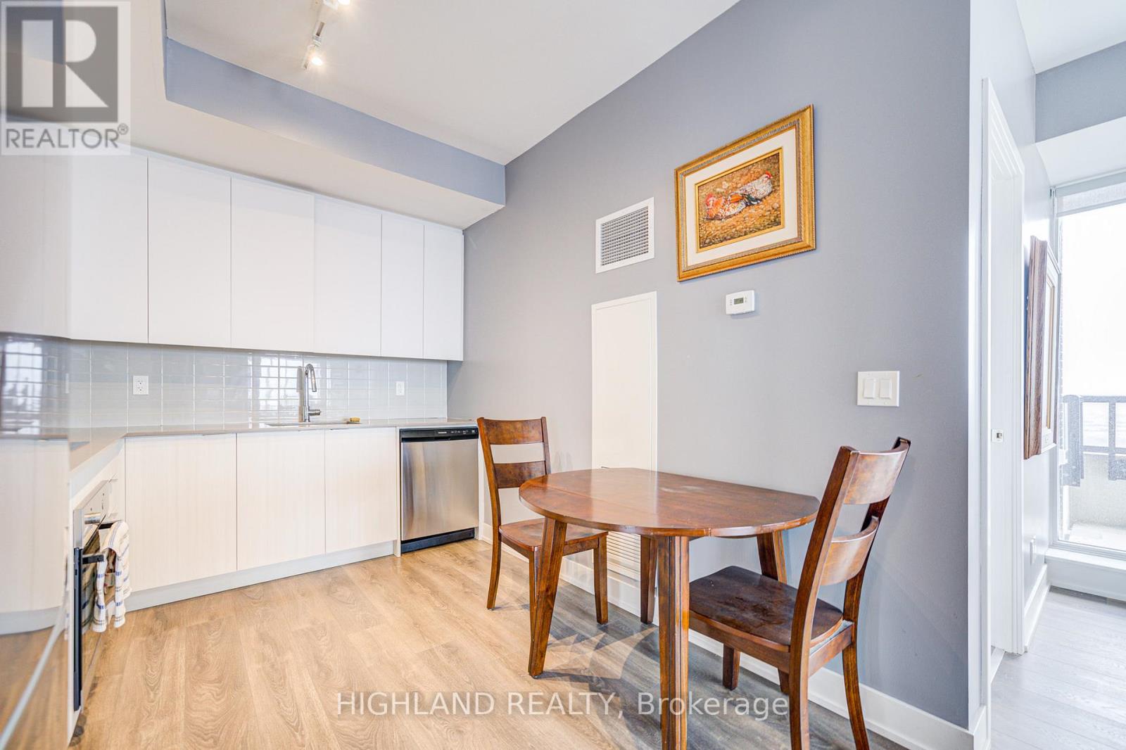 2108 - 297 Oak Walk Drive, Oakville, Ontario  L6H 3R6 - Photo 11 - W12938090