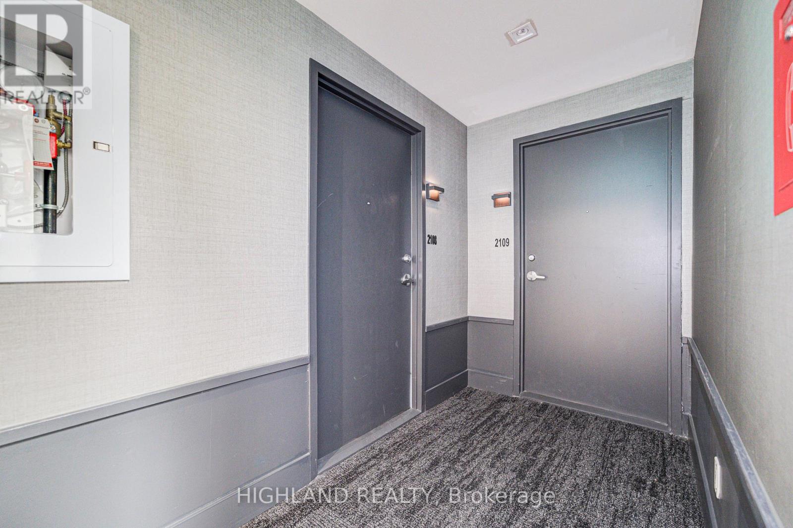 2108 - 297 Oak Walk Drive, Oakville, Ontario  L6H 3R6 - Photo 6 - W12938090