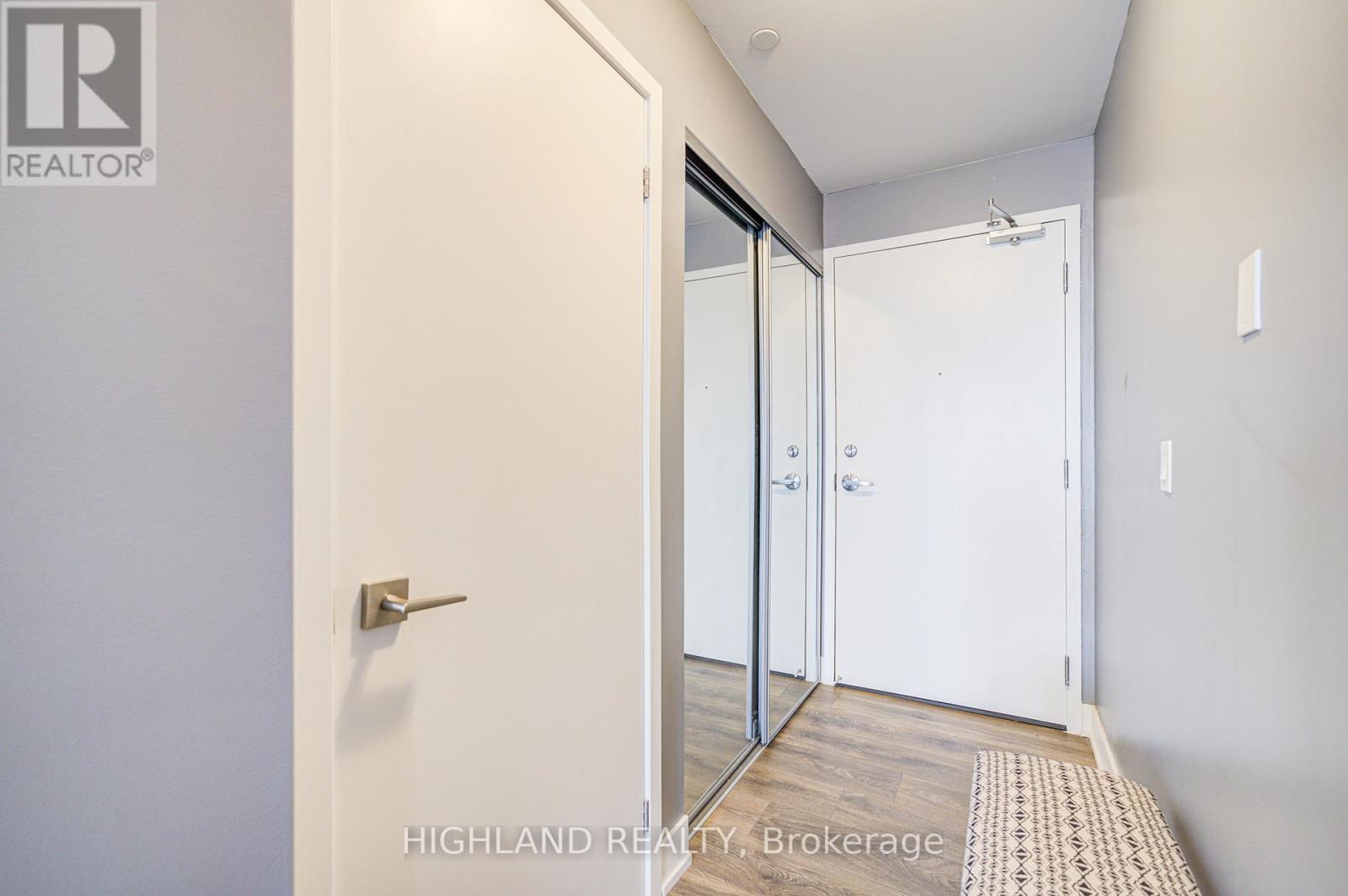 2108 - 297 Oak Walk Drive, Oakville, Ontario  L6H 3R6 - Photo 7 - W12938090